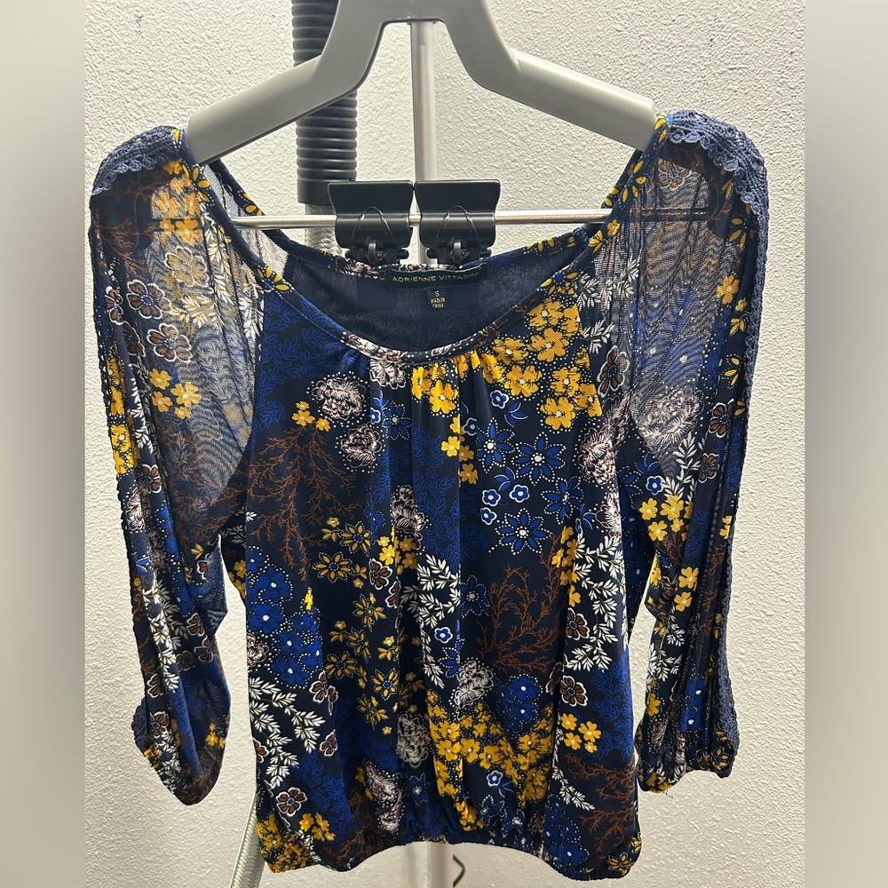 Adrienne Vittadini blouse, EUC